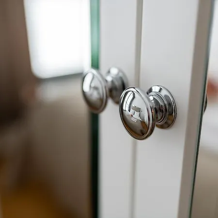 Apartamento Okecie Lotnisko Lirowa 24 Serviced P&o Varsóvia