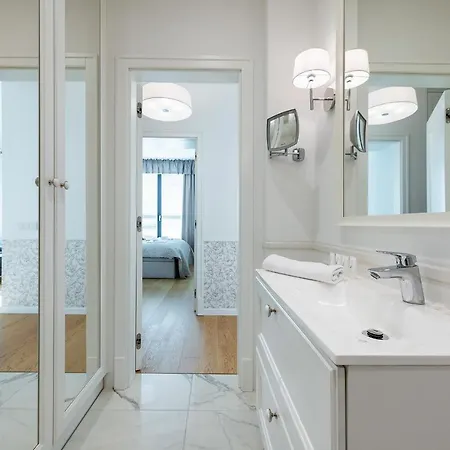 Okecie Lotnisko Lirowa 24 Serviced P&o Daire