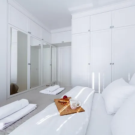 Okecie Lotnisko Lirowa 24 Serviced P&o