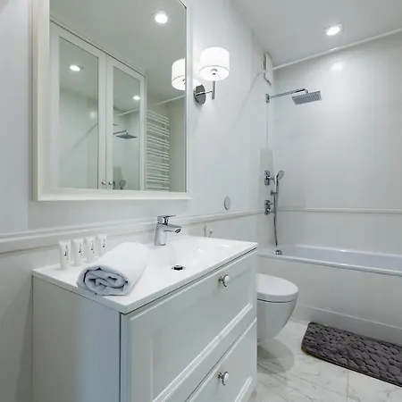 Daire Okecie Lotnisko Lirowa 24 Serviced P&o