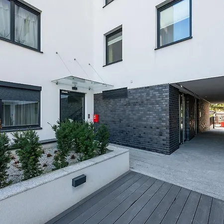 Daire Okecie Lotnisko Lirowa 24 Serviced P&o