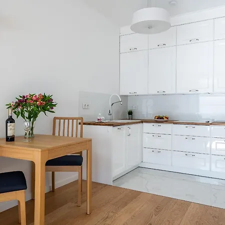 Okecie Lotnisko Lirowa 24 Serviced P&o *