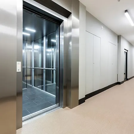 Okecie Lotnisko Lirowa 24 Serviced P&o * Varşova