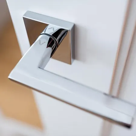 Okecie Lotnisko Lirowa 24 Serviced P&o Appartement