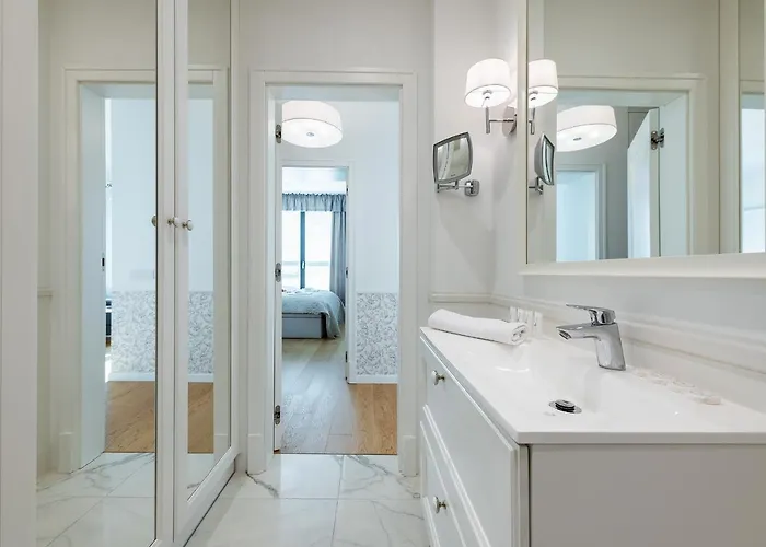 Okęcie Lotnisko Lirowa 24 Serviced P&o Apartament