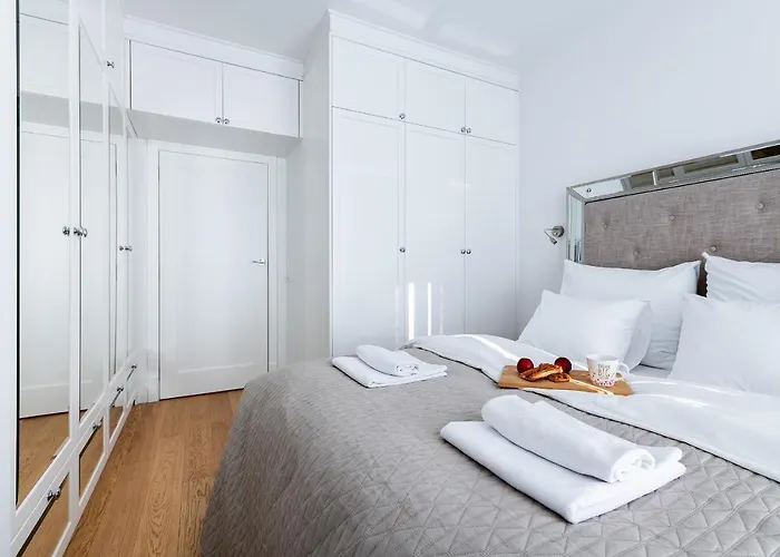 Okecie Lotnisko Lirowa 24 Serviced P&o *