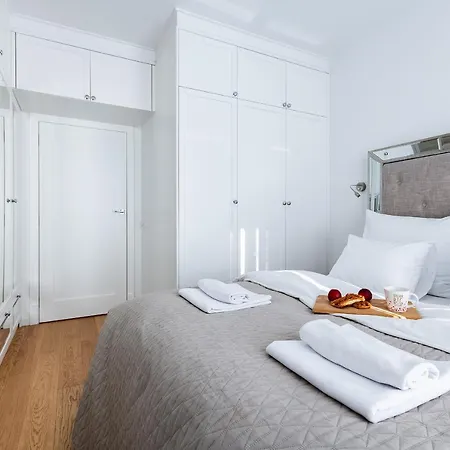 Okecie Lotnisko Lirowa 24 Serviced P&o *