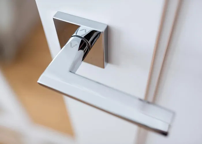 Okecie Lotnisko Lirowa 24 Serviced P&o Appartamento